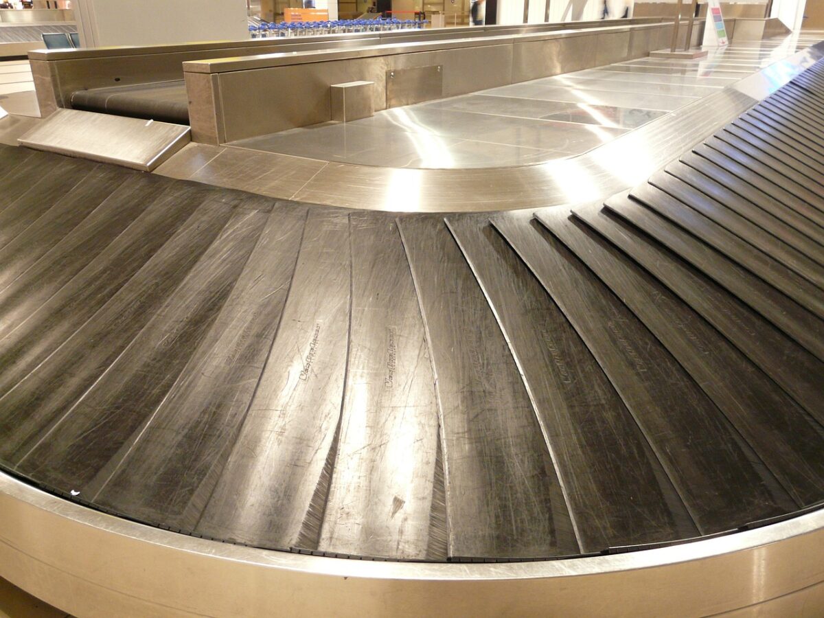 empy baggage claim carousel